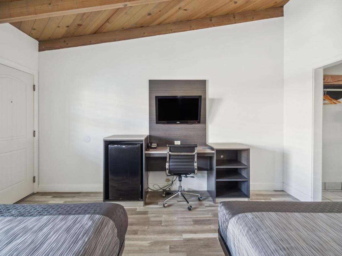 Discovery Inn Monterey Bay Seaside Ngoại thất bức ảnh