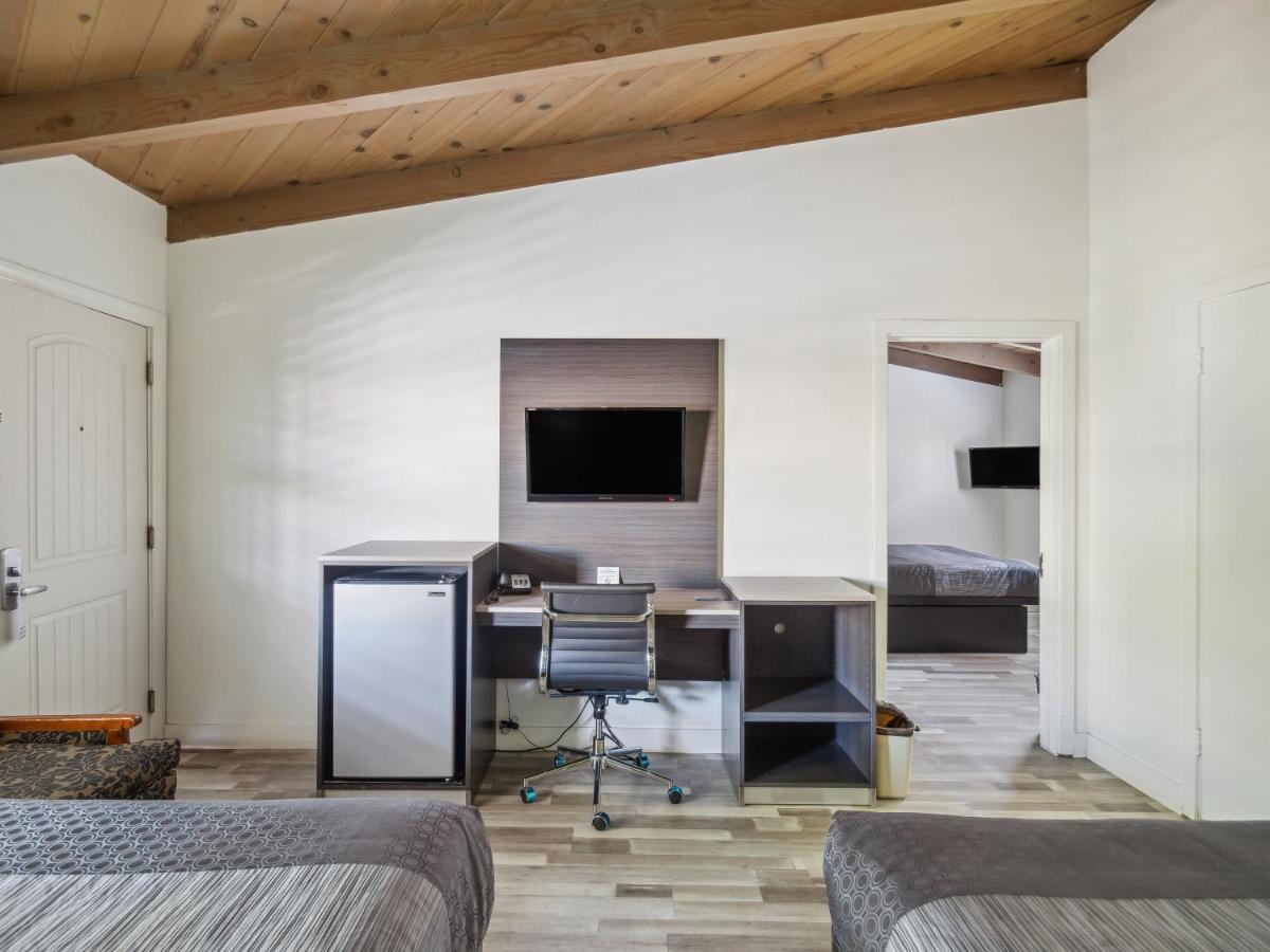 Discovery Inn Monterey Bay Seaside Ngoại thất bức ảnh
