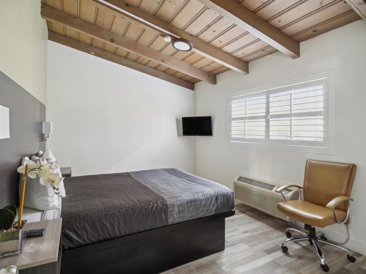 Discovery Inn Monterey Bay Seaside Ngoại thất bức ảnh
