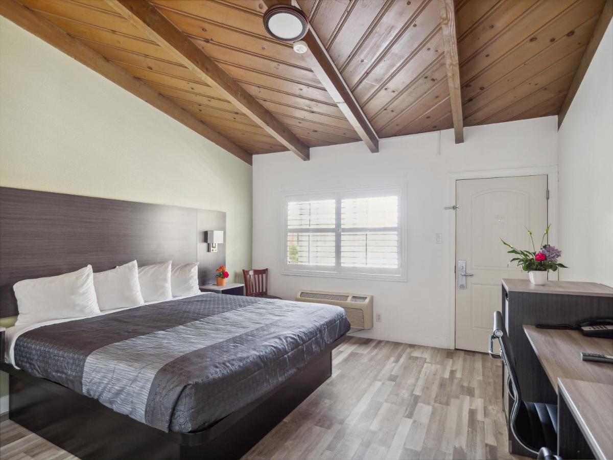 Discovery Inn Monterey Bay Seaside Ngoại thất bức ảnh