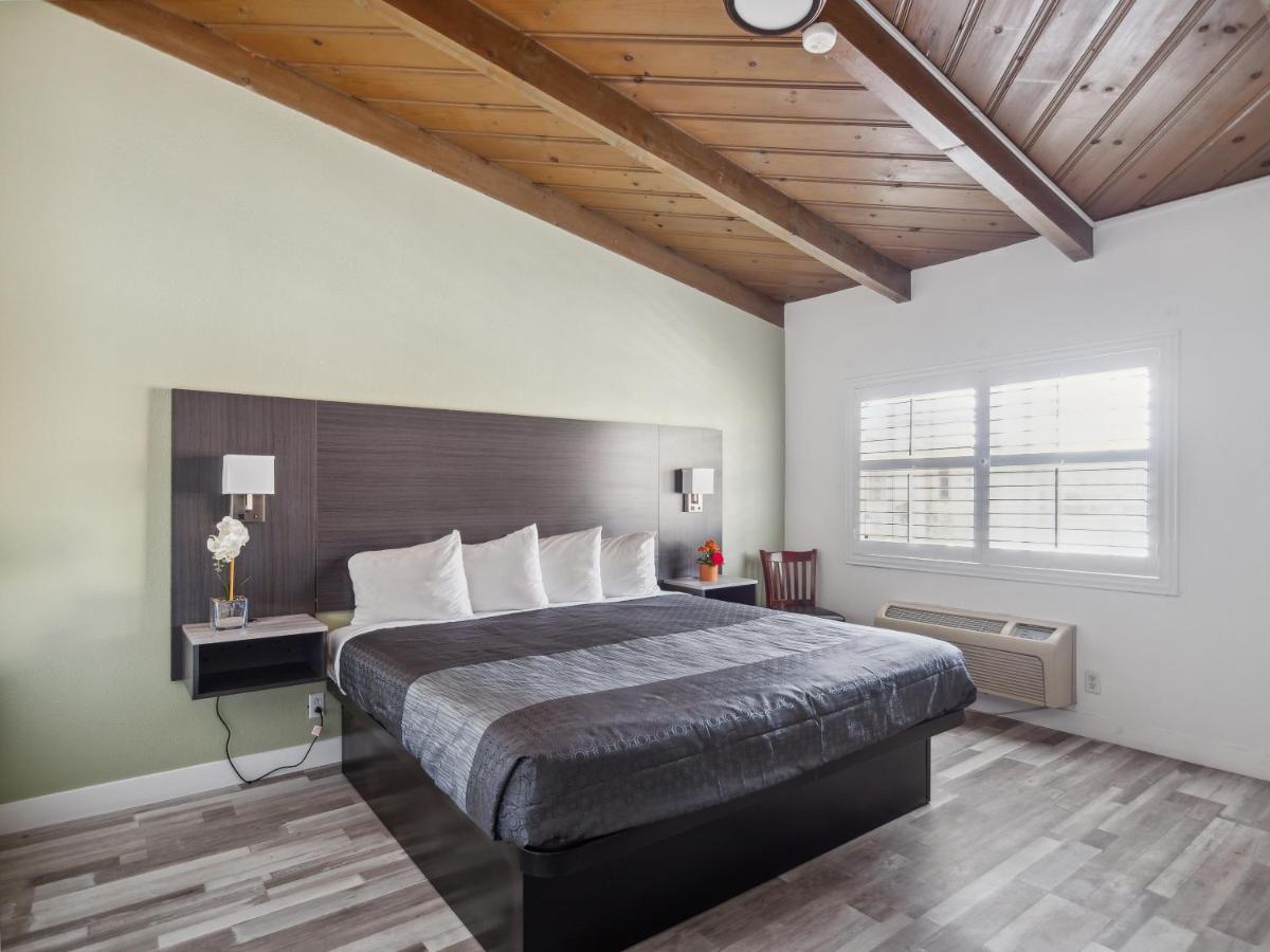 Discovery Inn Monterey Bay Seaside Ngoại thất bức ảnh