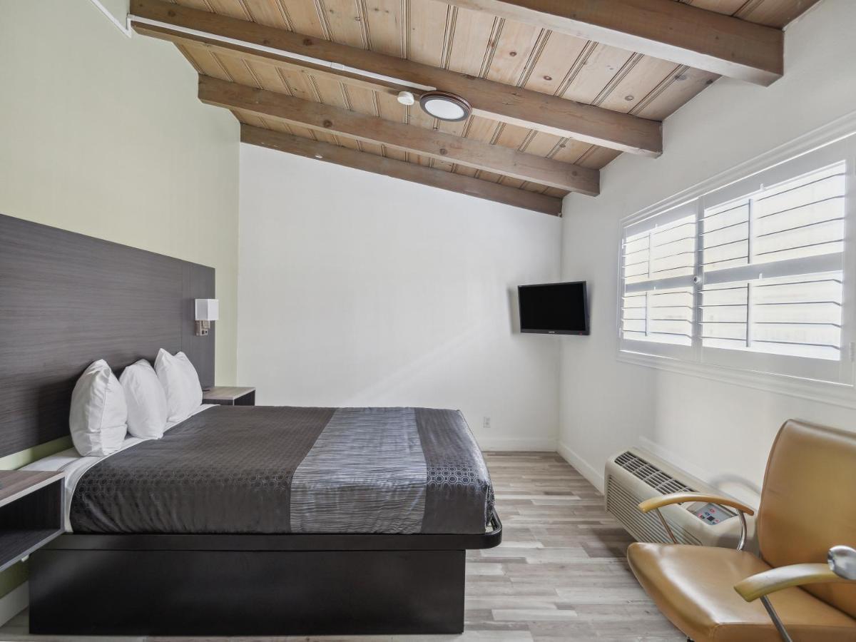 Discovery Inn Monterey Bay Seaside Ngoại thất bức ảnh