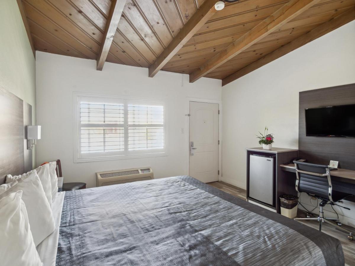 Discovery Inn Monterey Bay Seaside Ngoại thất bức ảnh
